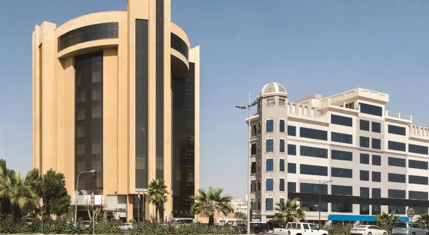 Alhizam Althahabi Street