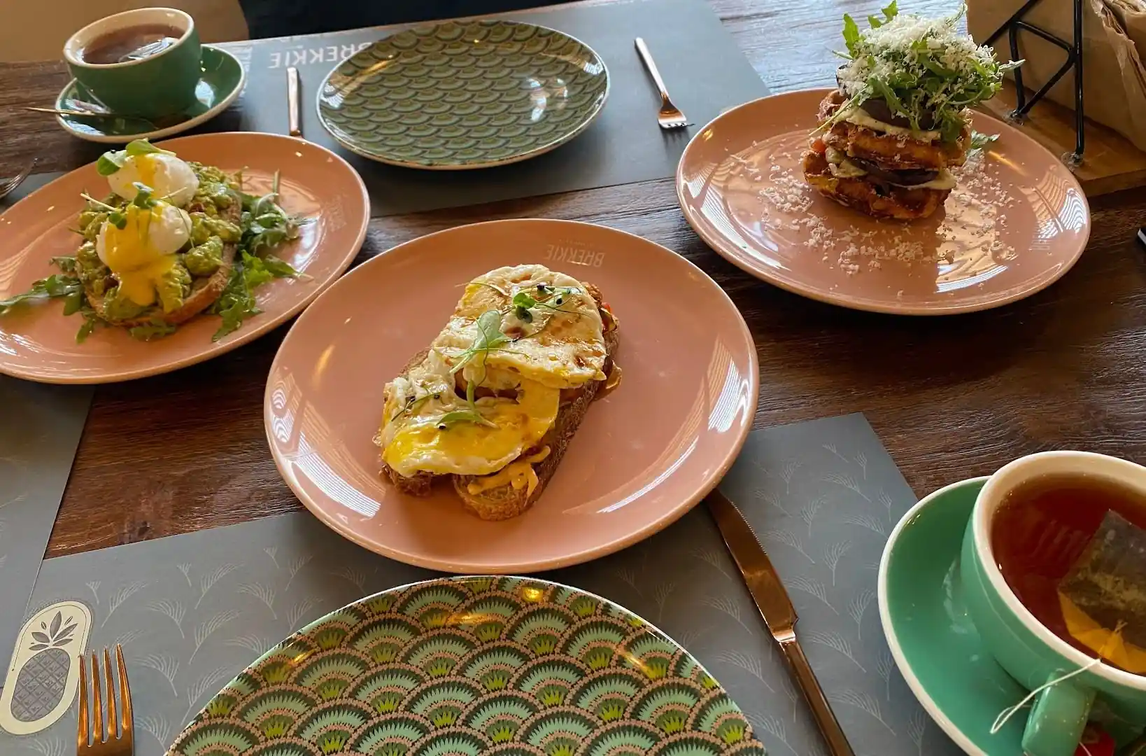 BREKKIE ALL DAY BRUNCH & CAFE