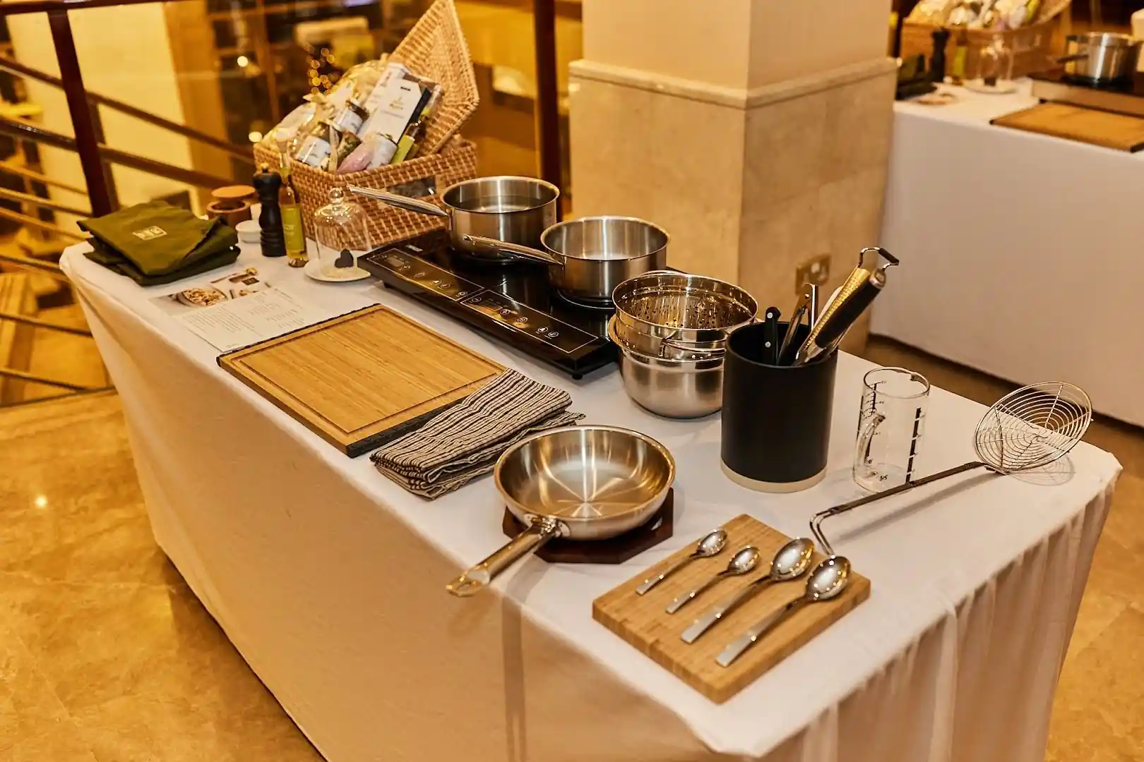 Cafe Bateel & Bateel - Tahlia Street