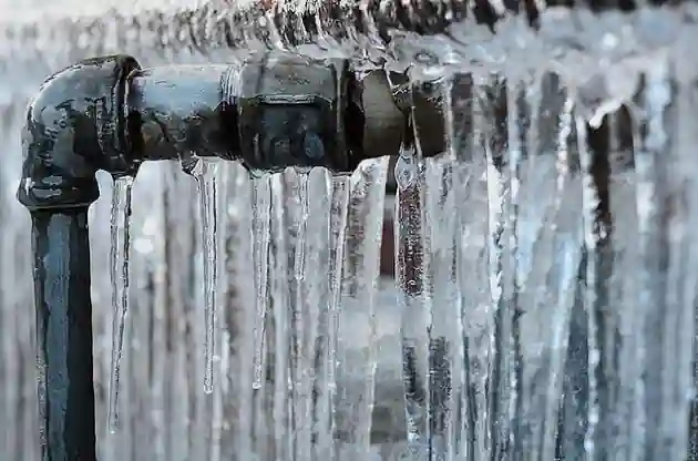 What Temperature Do Pipes Freeze and Burst